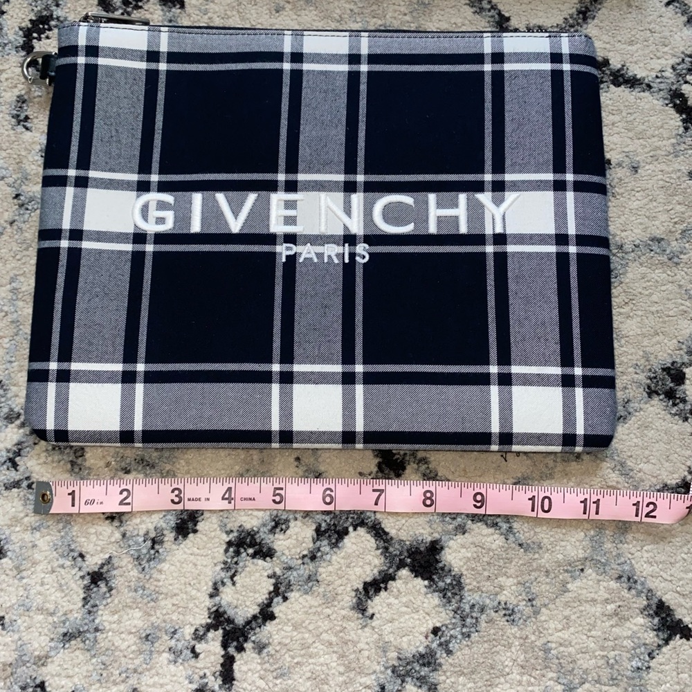 ‼️SOLD‼️GIVENCHY Black and White Plaid Pouch (UNISEX)‼️SOLD‼️ - Picture 4 of 9